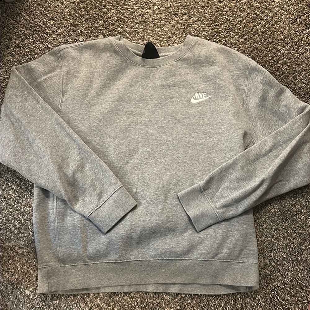 Light Heather Gray Crewneck Sweater with Long Sleeves